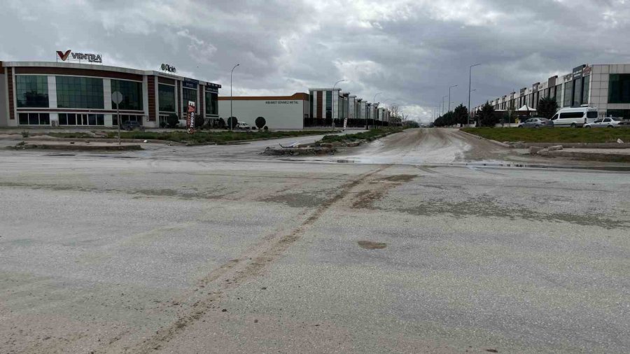 Kavşakta Takla Attıran Kaza Ucuz Atlatıldı