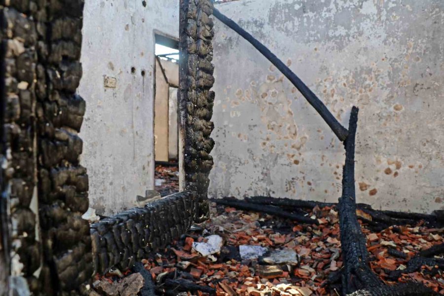 Antalya’da 2 Kişinin Ölümüne Neden Yangında Perdelerin Tutuşturulduğu İddiası