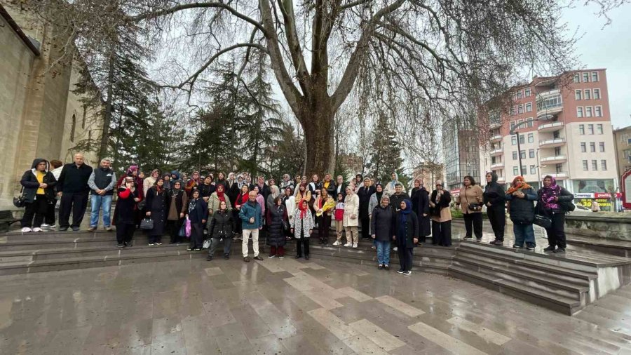 Karaman’a Gelen Turistler Şehrin Tarihi Yerlerini Gezdi