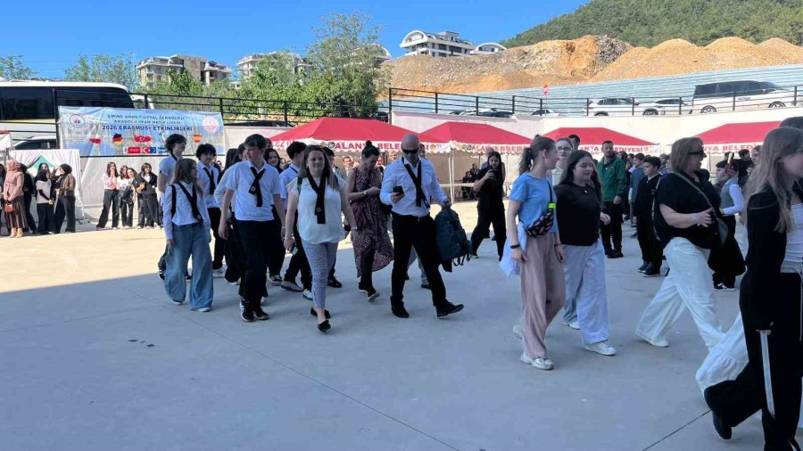 Alanya’da 5 Ülkeden 97 Öğrenci Mehter Marşlarıyla Karşılandı