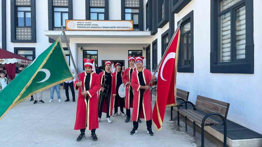 Alanya’da 5 Ülkeden 97 Öğrenci Mehter Marşlarıyla Karşılandı