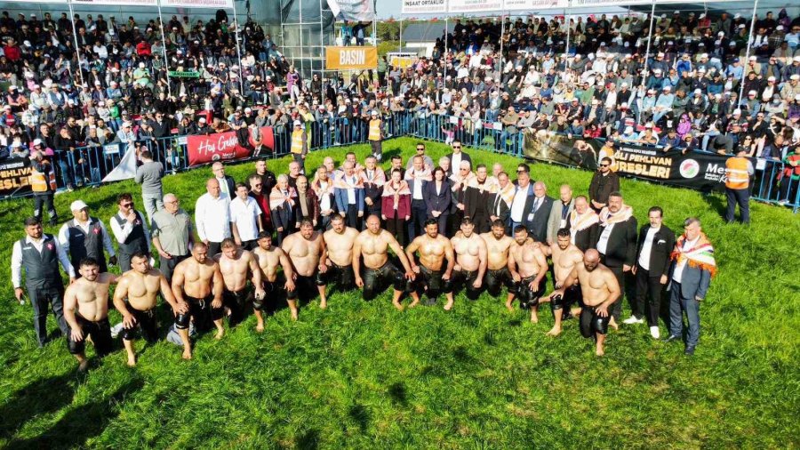 Kepez’de 12 Yıl Sonra Er Meydanı Kuruldu: 984 Pehlivan Kıyasıya Mücadele Etti