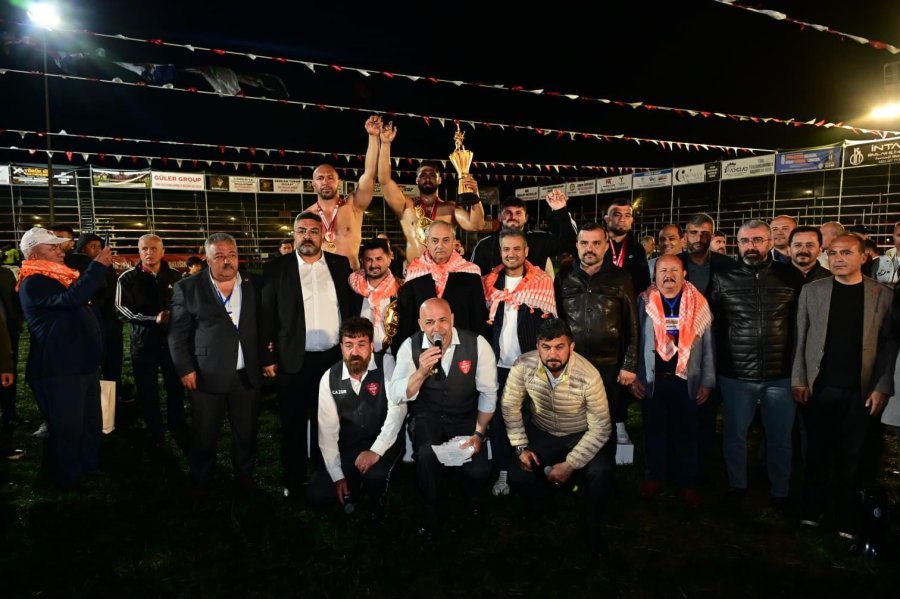 Kepez’de 12 Yıl Sonra Er Meydanı Kuruldu: 984 Pehlivan Kıyasıya Mücadele Etti