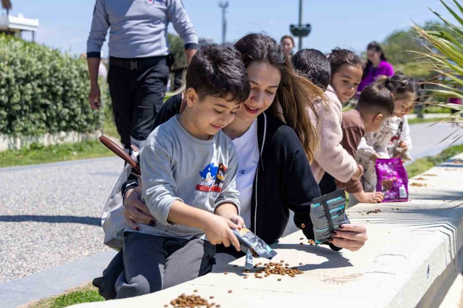 Manavgatlı Minikler Can Dostları İçin Sahada