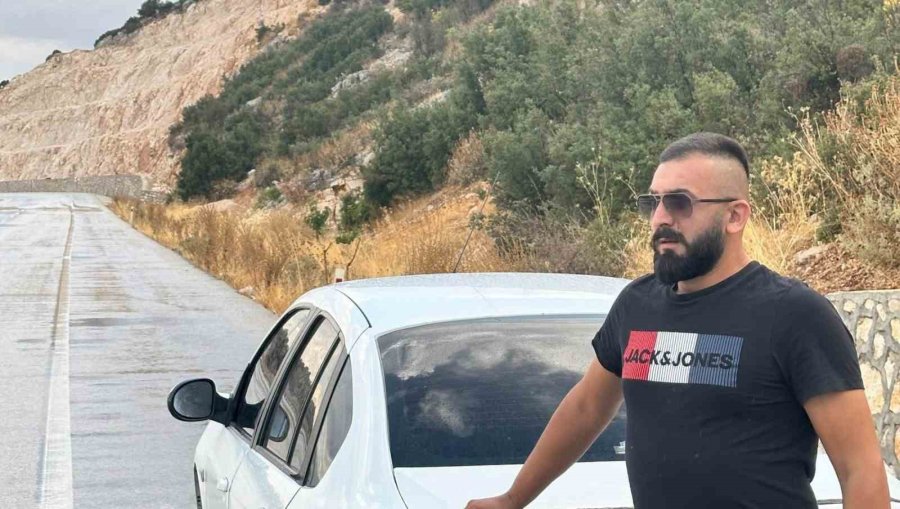 Antalya’da İki Otomobilin Kafa Kafaya Çarpıştığı Kaza Kamerada: 1 Ölü