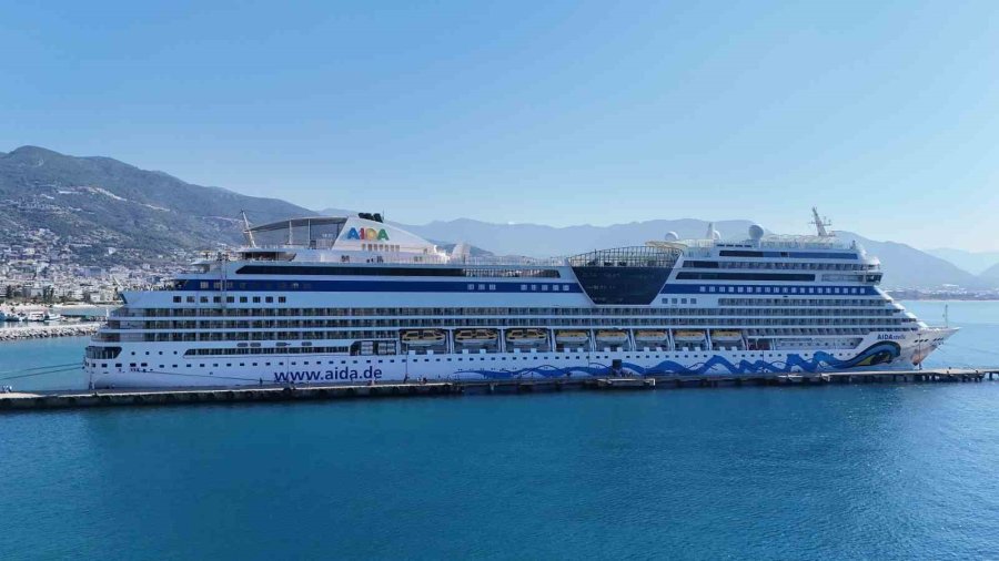 Alanya’ya Lüks Kruvaziyer İle 2 Bin Turist Geldi