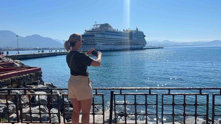 Alanya’ya Lüks Kruvaziyer İle 2 Bin Turist Geldi