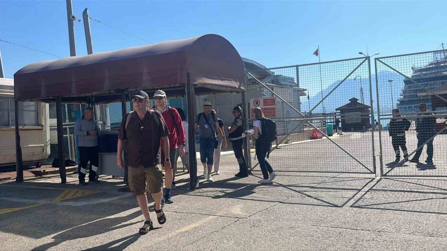 Alanya’ya Lüks Kruvaziyer İle 2 Bin Turist Geldi