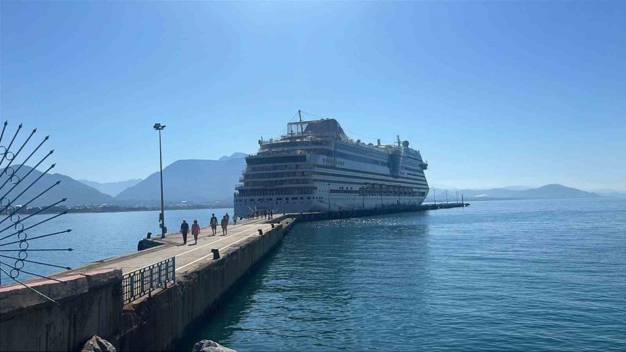 Alanya’ya Lüks Kruvaziyer İle 2 Bin Turist Geldi