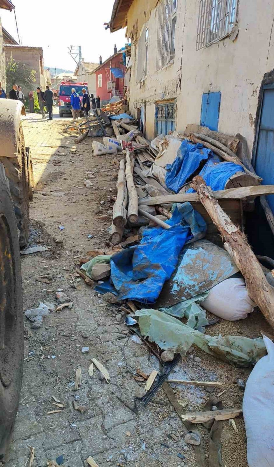 Duvara Çarpan Kamyonun Sürücüsü Hava Ambulansıyla Hastaneye Yetiştirildi