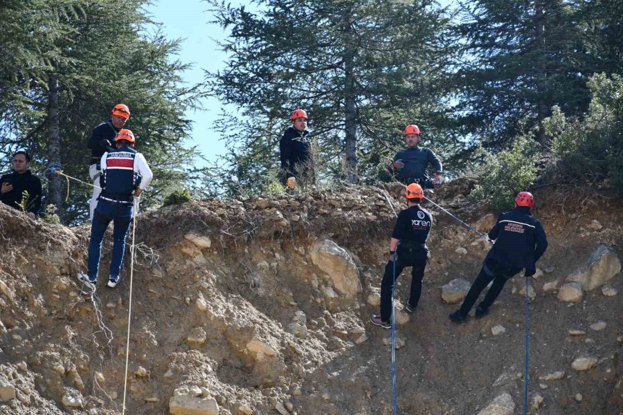 Akşehir’de Gerçeği Aratmayan Arama Kurtarma Tatbikatı