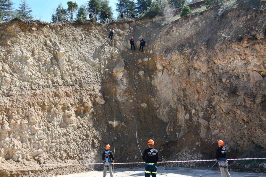 Akşehir’de Gerçeği Aratmayan Arama Kurtarma Tatbikatı