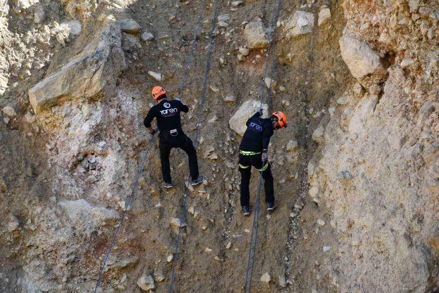 Akşehir’de Gerçeği Aratmayan Arama Kurtarma Tatbikatı