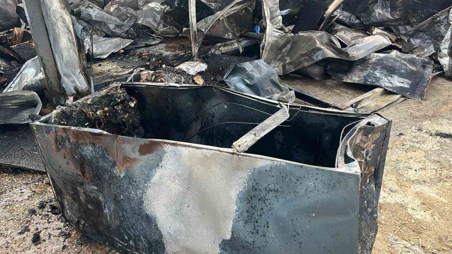 Alanya’da İşçilerin Kaldığı Konteyner Alevlere Teslim Oldu