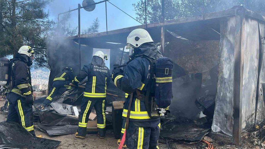 Alanya’da İşçilerin Kaldığı Konteyner Alevlere Teslim Oldu