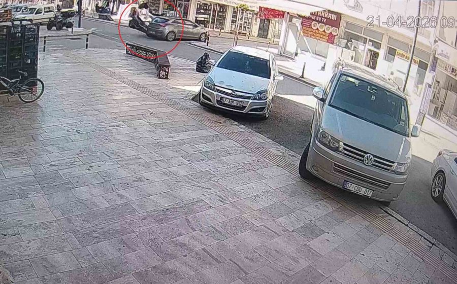 Başında Olması Gereken Kask Motosiklette Olunca Ölümden Döndü