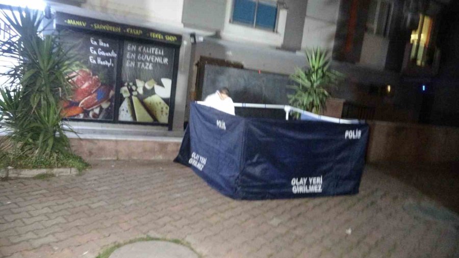 Antalya’da Genç Adam Kaldırımda Ölü Bulundu