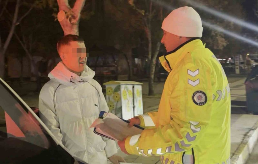 ‘dur’ İhtarına Uymayıp Polisten Kaçtı, Yakalanınca "hiç Mi İnsafınız Yok" Deyip Ağladı