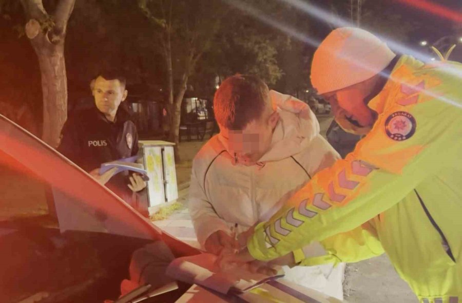 ‘dur’ İhtarına Uymayıp Polisten Kaçtı, Yakalanınca "hiç Mi İnsafınız Yok" Deyip Ağladı