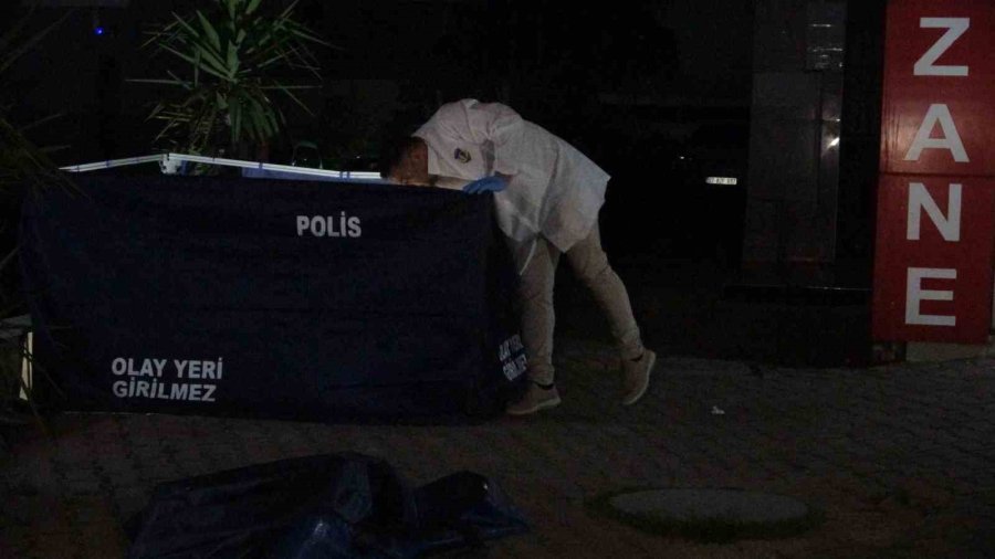 Antalya’da Genç Adam Kaldırımda Ölü Bulundu