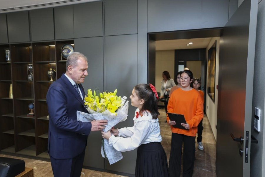 Başkan Seçer Makamını Çocuklara Bıraktı