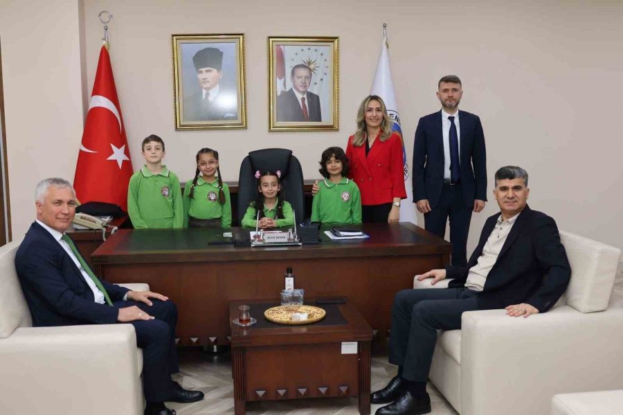 Minik Buğlem Bir Günlüğüne Başkan Oldu, İlk Talimat Park İçin Geldi