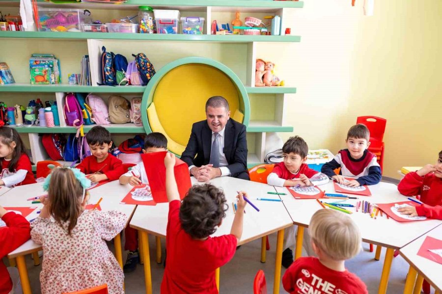 Mezitli’de Çocuklar Başkan Tuncer’le Uçurtma Uçurdu