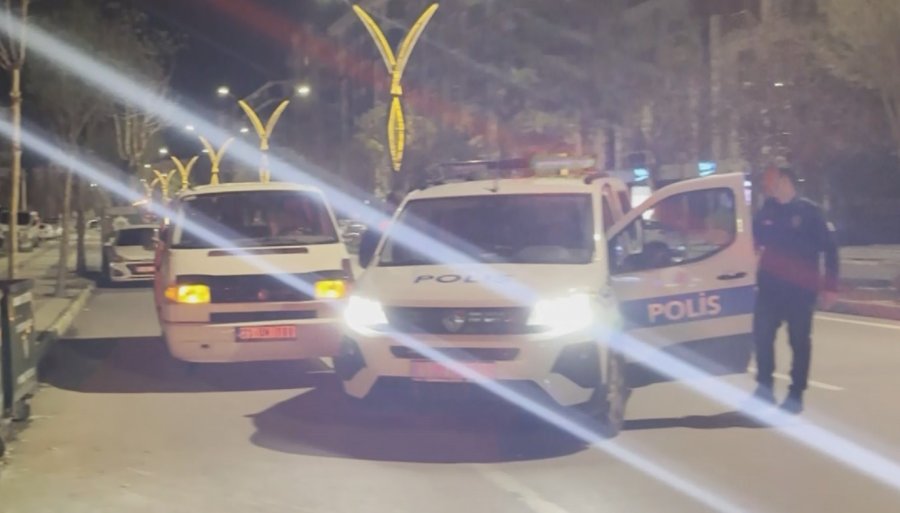 ‘dur’ İhtarına Uymayıp Polisten Kaçtı, Yakalanınca "hiç Mi İnsafınız Yok" Deyip Ağladı