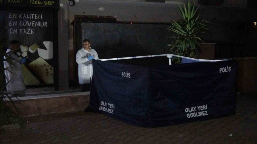 Antalya’da Genç Adam Kaldırımda Ölü Bulundu