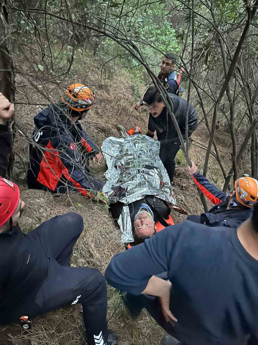 Antalya’da 80 Metrelik Uçuruma Yuvarlanan Adam Yaralı Olarak Kurtarıldı