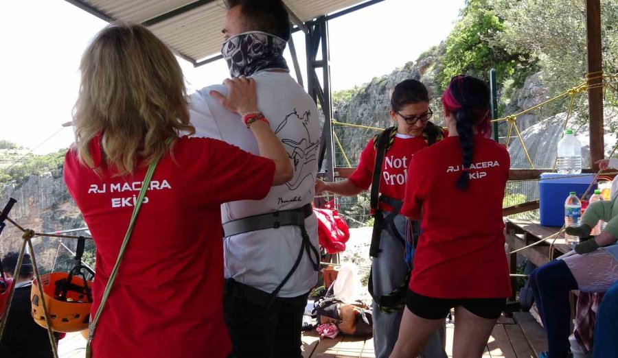 Korku Ve Heyecan Bir Arada: Mersin’de 5 Saniye Süren 220 Metreden Halatla Atlama Çılgınlığı