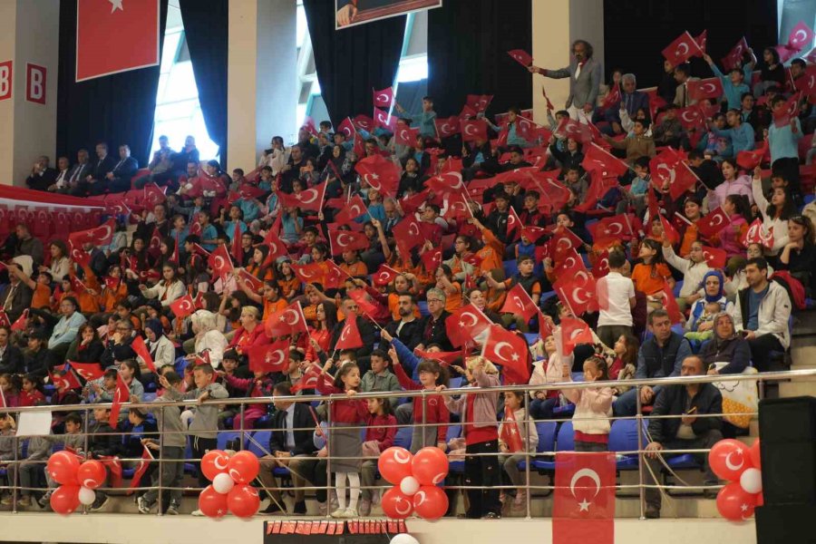 Niğde’de 23 Nisan Coşkusu Tören Ve Gösterilerle Kutlandı