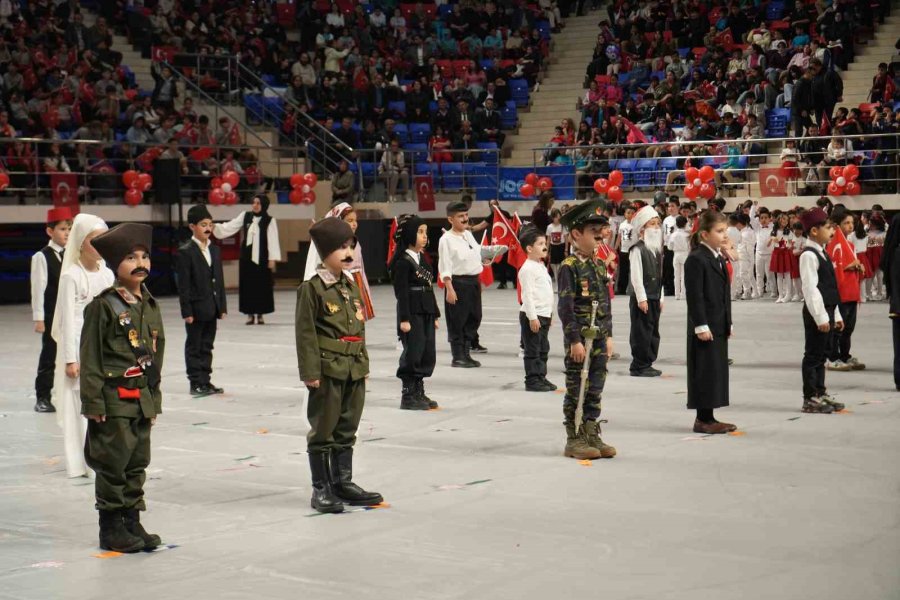 Niğde’de 23 Nisan Coşkusu Tören Ve Gösterilerle Kutlandı