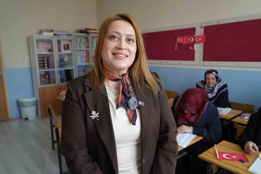 Niğde’de Eğitimden Uzak Kalan Kadınlar Sıralara Geri Döndü