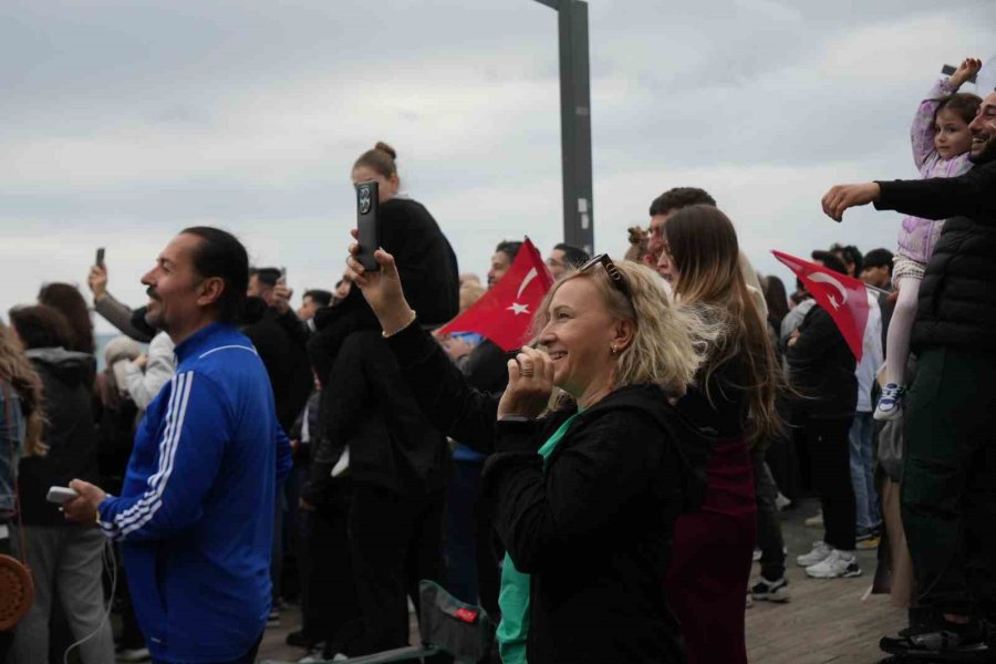 Solotürk Antalya’da Nefes Kesti: 23 Nisan Kutlamalarında Gökyüzü Bayraklarla Buluştu