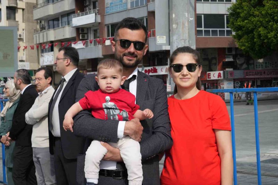 Antalya’da 23 Nisan Kutlamaları Çelenk Sunma Töreniyle Başladı