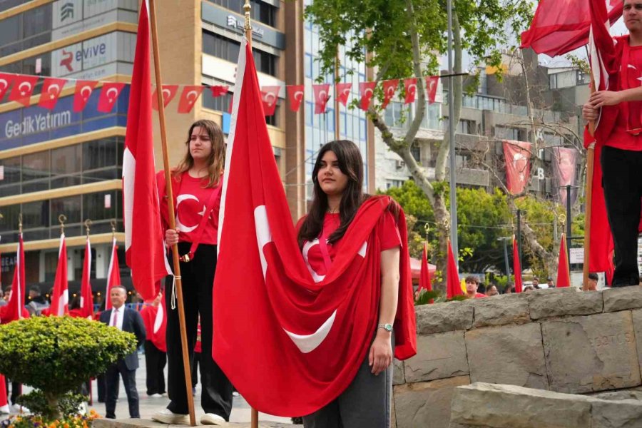 Antalya’da 23 Nisan Kutlamaları Çelenk Sunma Töreniyle Başladı