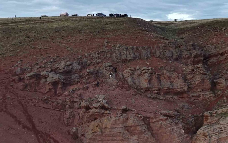 Aksaray’da Ailesine İntihar Mesajı Atan Adam Dağda Ölü Bulundu