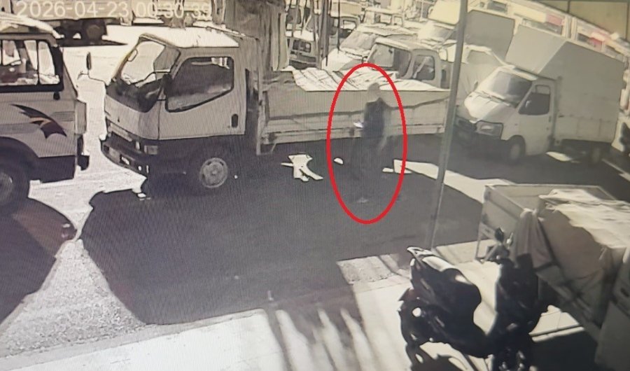 Antalya’da Üzerinde Anahtarı Unutulan Biber Yüklü Kamyonet Terk Edilmiş Halde Bulundu