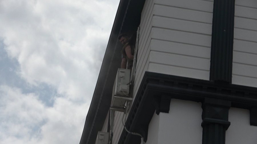 Antalya’da Apartman Dairesindeki Yangın Korkuttu: 5 Kişi Tedbir Amaçlı Hastaneye Götürüldü