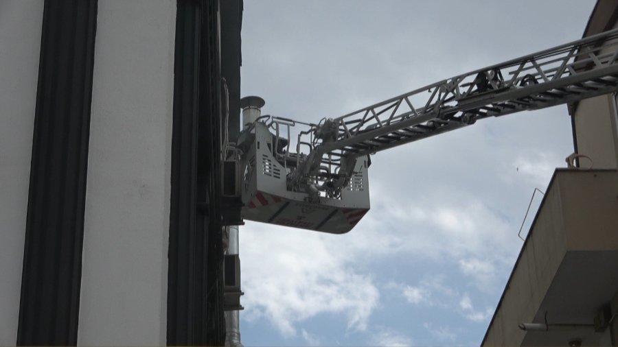 Antalya’da Apartman Dairesindeki Yangın Korkuttu: 5 Kişi Tedbir Amaçlı Hastaneye Götürüldü