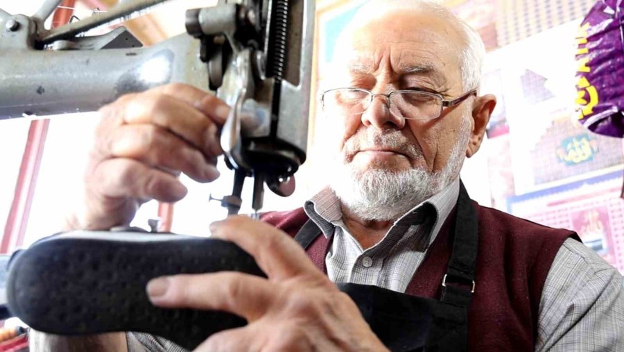 Küçük Barakada 62 Yıllık Emekle 4 Çocuğunu Evlendirip, Evini, Arabasını Aldı