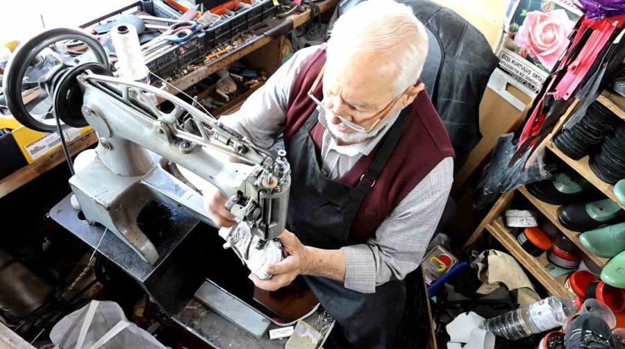 Küçük Barakada 62 Yıllık Emekle 4 Çocuğunu Evlendirip, Evini, Arabasını Aldı