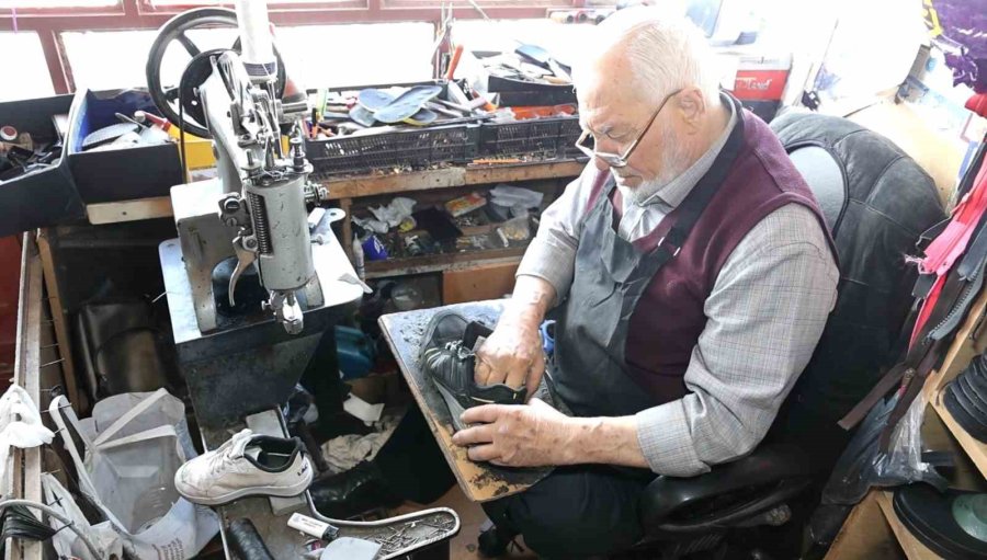 Küçük Barakada 62 Yıllık Emekle 4 Çocuğunu Evlendirip, Evini, Arabasını Aldı