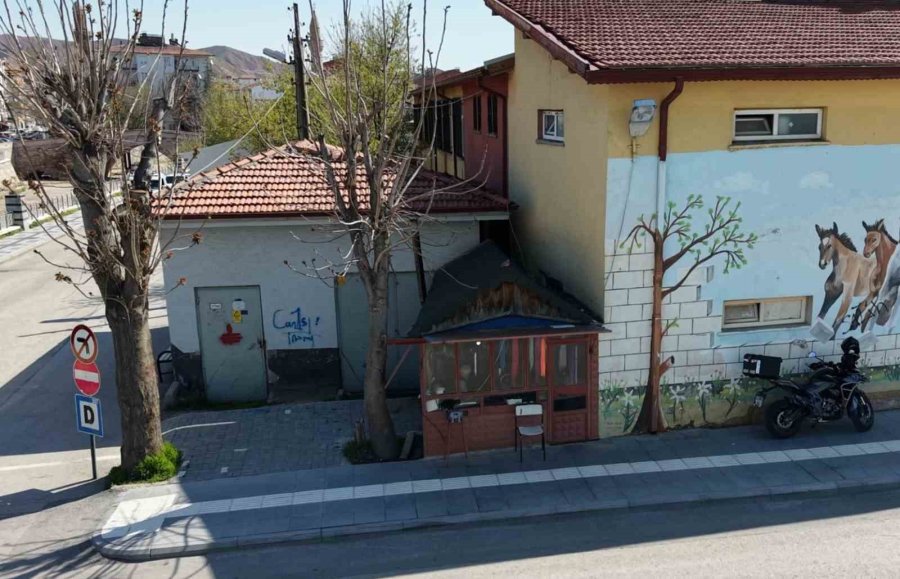 Küçük Barakada 62 Yıllık Emekle 4 Çocuğunu Evlendirip, Evini, Arabasını Aldı