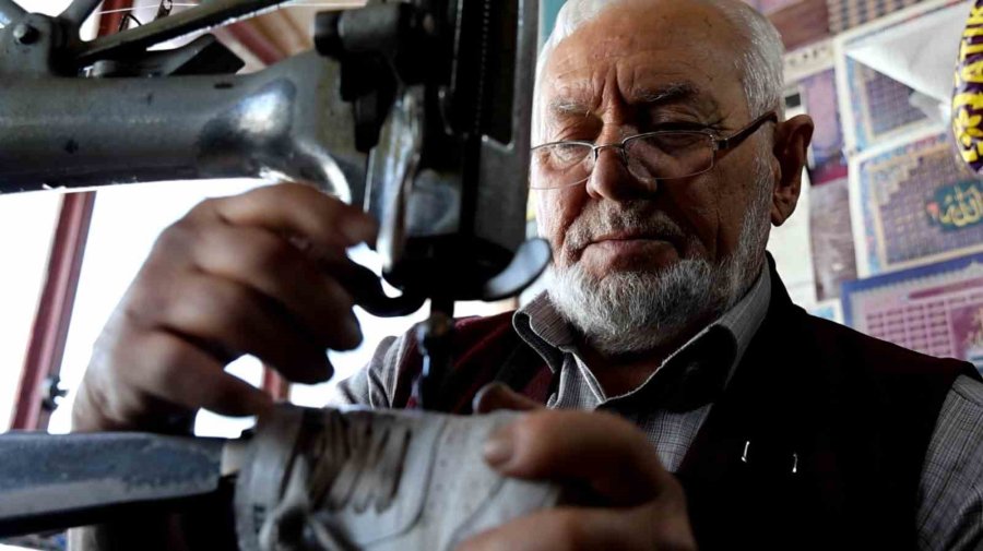 Küçük Barakada 62 Yıllık Emekle 4 Çocuğunu Evlendirip, Evini, Arabasını Aldı