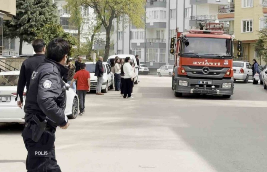 Aksaray’da 5 Katlı Apartmanda Yangın Paniği, Bina Tahliye Edildi