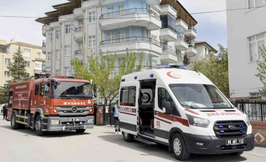 Aksaray’da 5 Katlı Apartmanda Yangın Paniği, Bina Tahliye Edildi