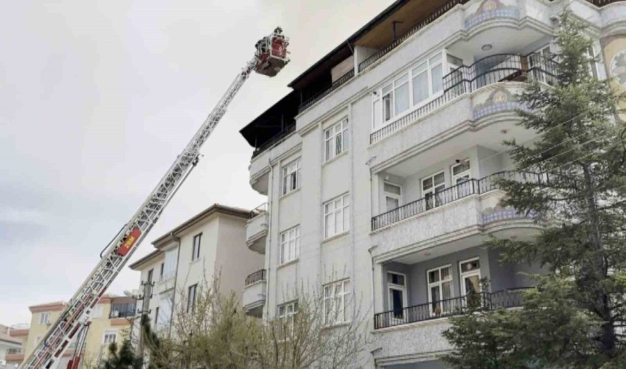 Aksaray’da 5 Katlı Apartmanda Yangın Paniği, Bina Tahliye Edildi
