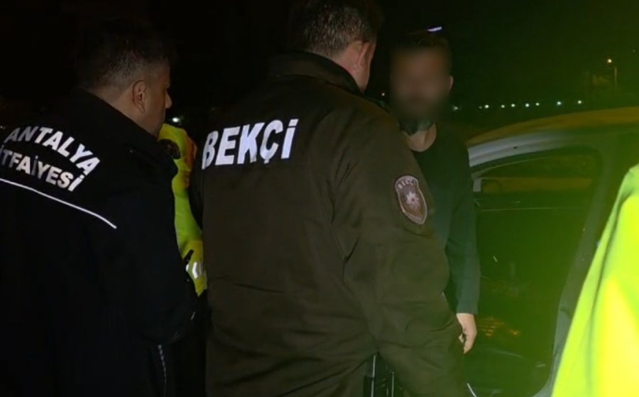 Sızan Sürücüyü Uyandırmak İçin Aracı Beşik Gibi Salladılar